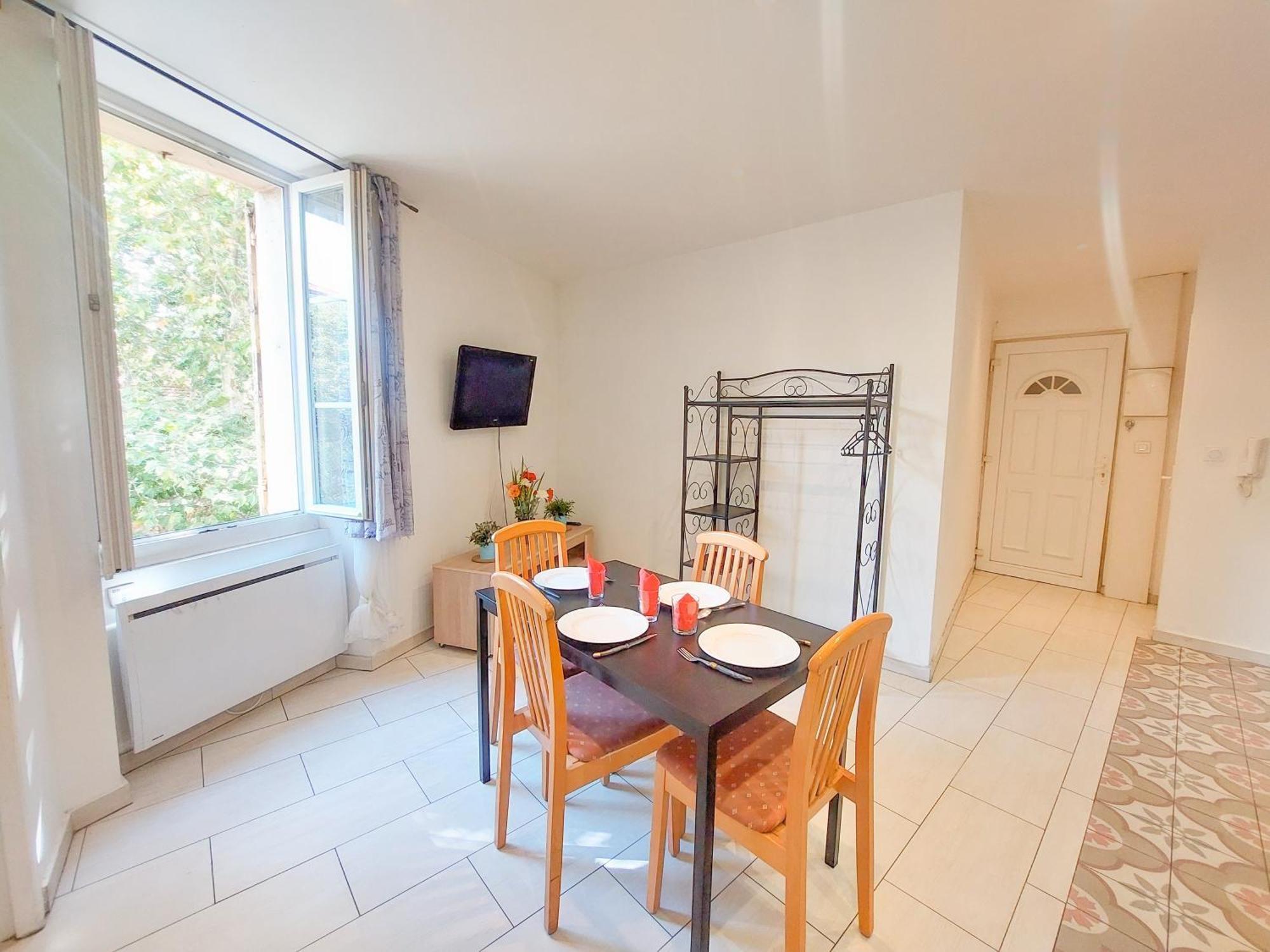 Charmant Appartement Pres Du Marche, Gare Et Port A 5Mn Тулон Екстериор снимка