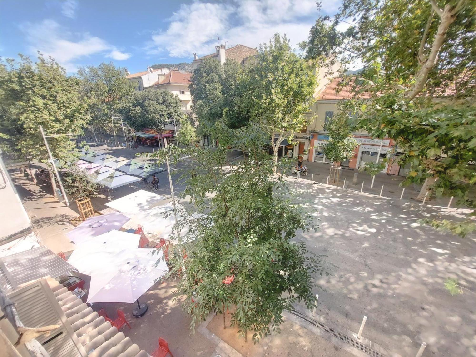 Charmant Appartement Pres Du Marche, Gare Et Port A 5Mn Тулон Екстериор снимка